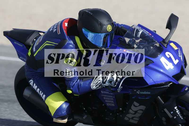 /02 28.-31.01.2025 Moto Center Thun Jerez/gruen-green/42